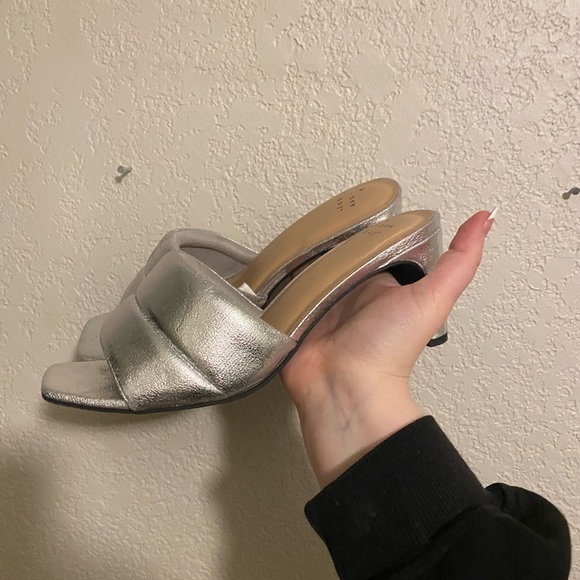 Metallic silver mules - Picture 6 of 8